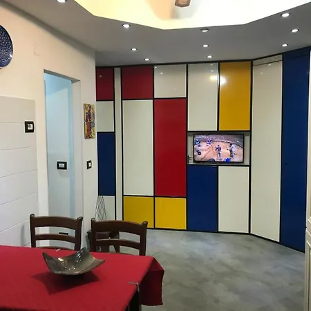 Apartment Mondrian's House *